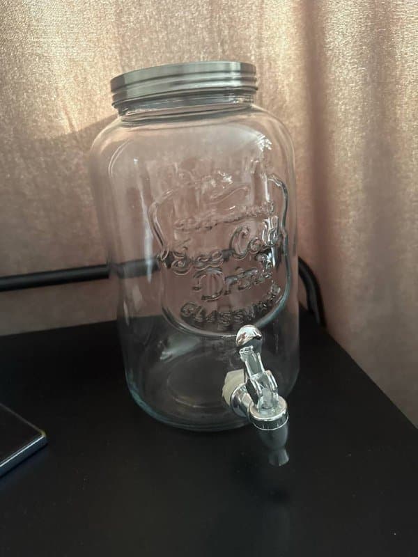 Бокалы для вина, бокалы для шампанского, графин, тарелки, соусницы, салатница, сотейник, дуршлаг 8