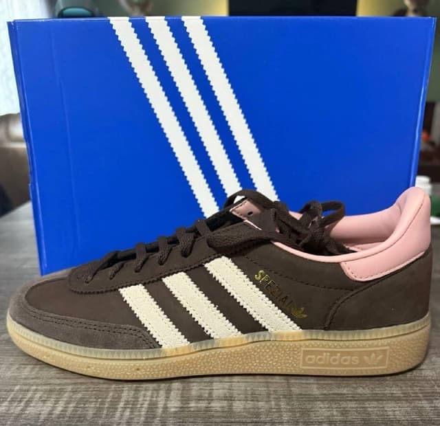 Женские кроссовки Adidas Spezial размер 40,5