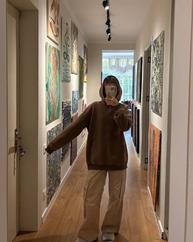 Топ белый, Штаны бежевые, Джинсовый комбинезон, Худи, Рубашка, Блуза, Розовый топ, Укороченная рубашка, Серый кардиган, Серый пиджак 3