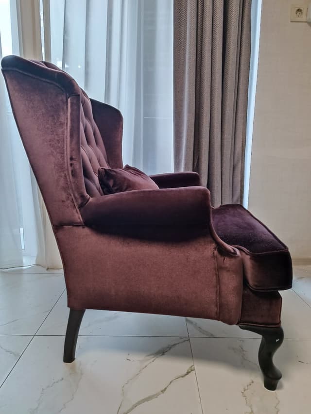 Два кресла для отдыха из бардового велюра