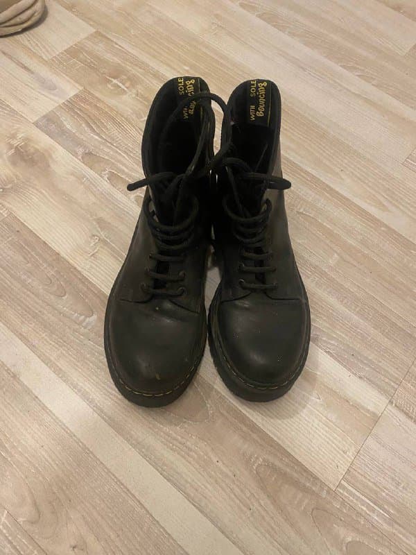 Одеяло, спальник, ботинки 35 размера, трекинговые ботинки 3