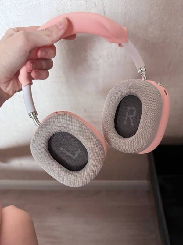 беспроводные наушники с чехлом и зарядкой