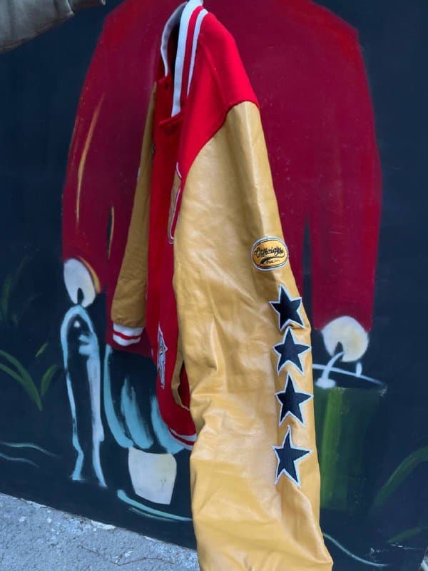 Бомбер красно-жёлтый мужской 3