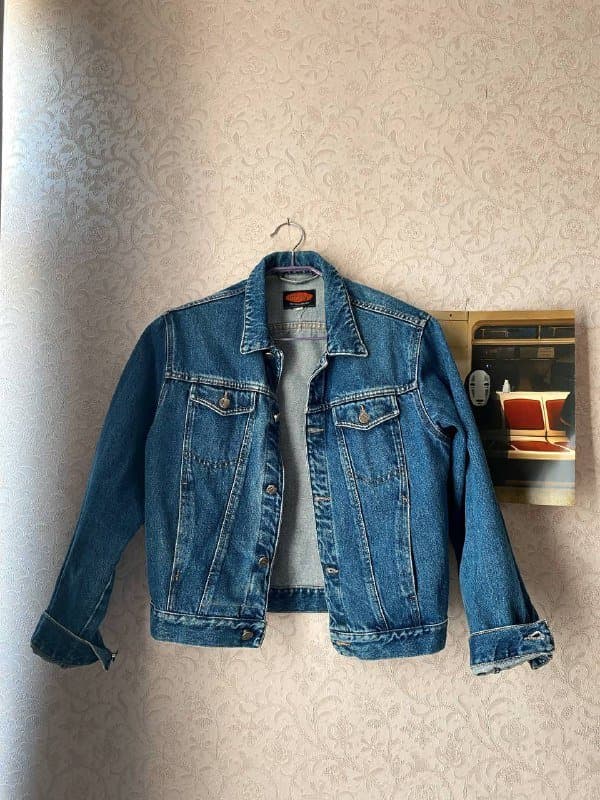 Джинсовка, кофточка, парные футболки, юбка теннисная, боди, хиппи накидка, свитер, шелковая рубашка