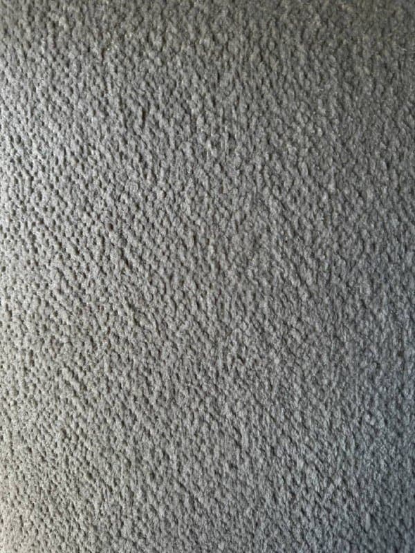 кресло бело-бежевого цвета 4