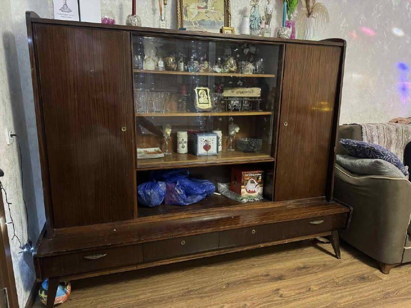 Мебель шкаф с полками 1