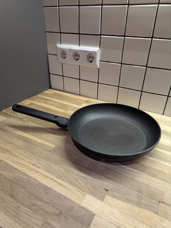 Кастрюля с крышкой большая Berllong, средняя Ambition, маленькая Berlinger Haus, сковорода Pyrex, кухонная утварь 7