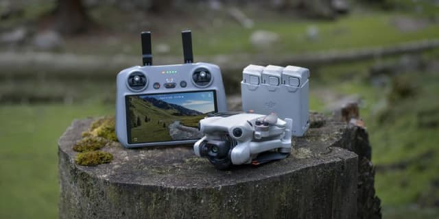 DJI Mini 4 Pro Fly More Combo Plus дрон с пультом