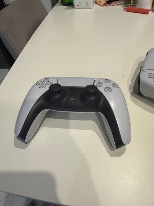 2 геймпада PS5 1 ревизия
