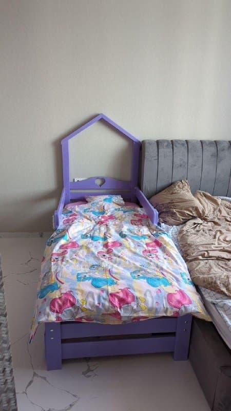 Детская кровать с матрасом фиолетовая 1