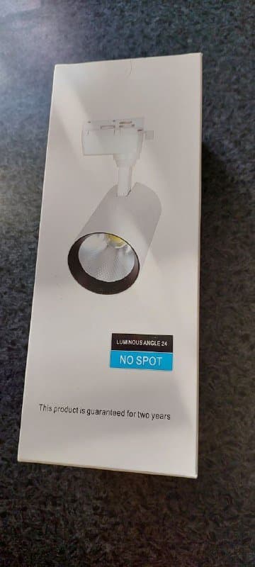 Трековый светильник 1