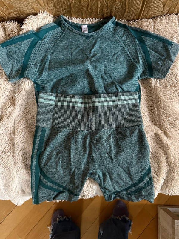 Женский спортивный костюм размер M