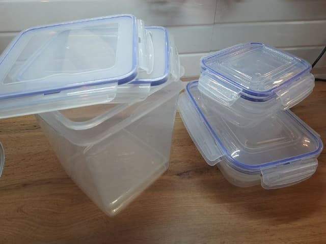 Кухонные контейнеры, масленка, силиконовые коврики, формы для выпечки, кувшин, заварочный чайник, лежанка для кошек и собак