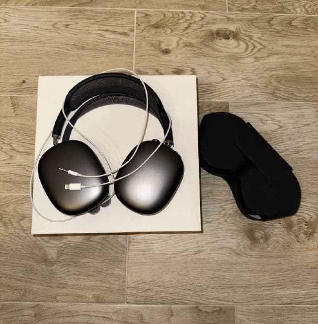 AirPods Max Space Gray с черной повязкой