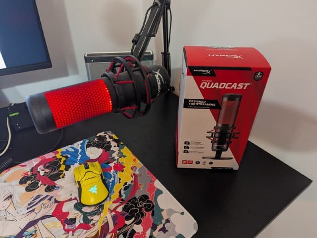 Микрофон HyperX QuadCast с держателем