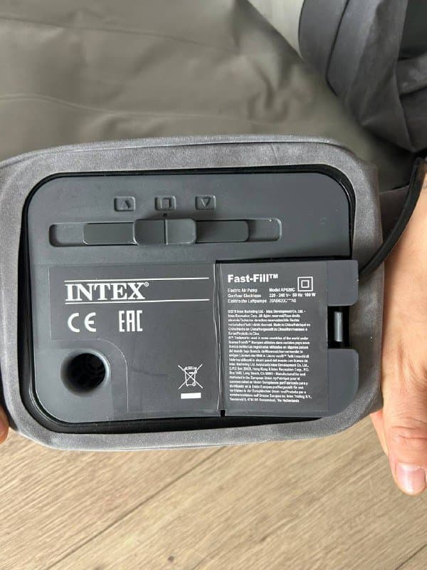 Надувной матрас INTEX с электрическим насосом 2