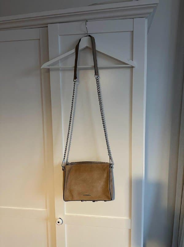 Сумка кроссбоди Rebecca Minkoff из натуральной замши 1