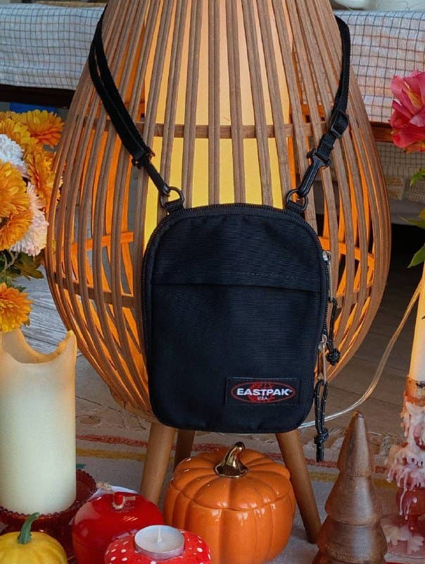 Черная сумка Eastpak, Розовая сумка Eastpak