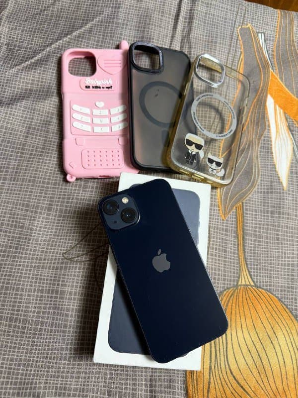 Айфон 13 128 ГБ, полный комплект, чехлы в подарок