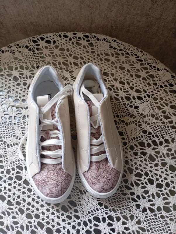 новые кроссовки кеды 35 размер