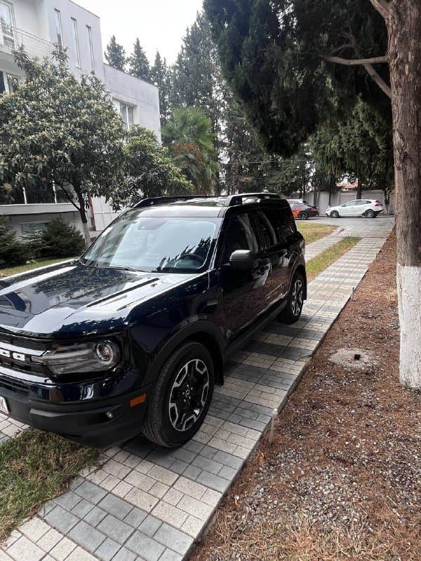 Ford Bronco черный SUV с салоном и багажником 3