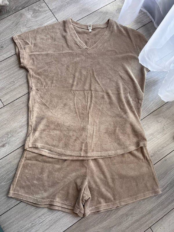 Женский комплект из футболки и шорт