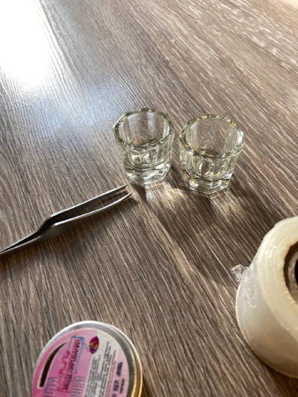 Пинцет для бровей, емкости, пленка, паста, заколочка 3