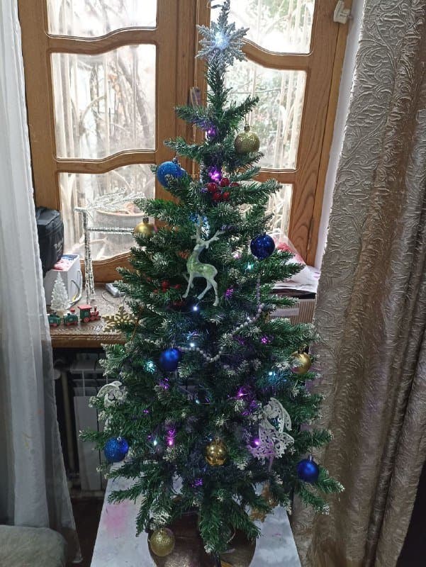 Ёлка 1.3м с игрушками и гирляндой 1