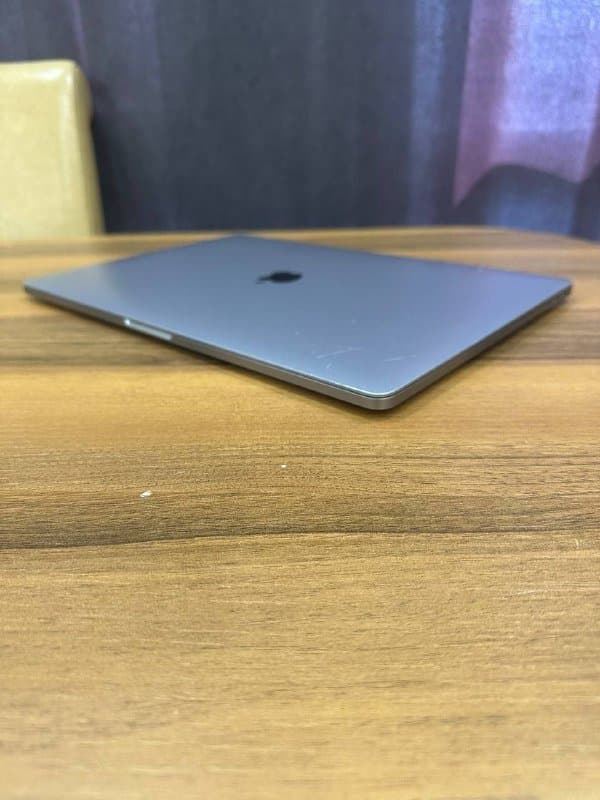 MacBook Pro 15 2018 i9 32GB 1TB RX 560X 3