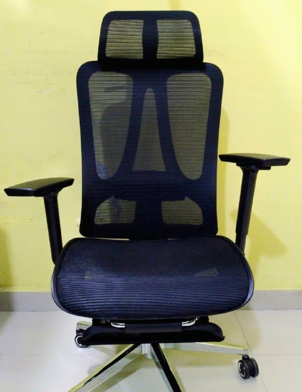 Компьютерное кресло с сетчатым сиденьем и подставкой для ног 4