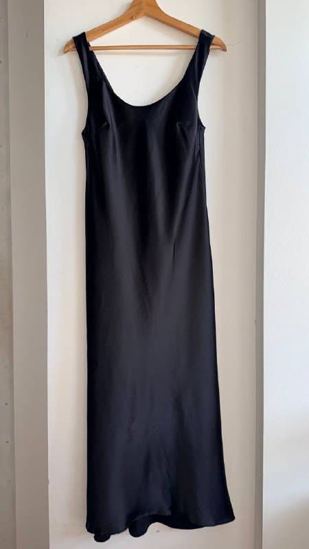 Атласное черное платье ASOS размер S