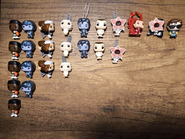 Фигурки из Киндер Джой Очень странные дела Stranger Things