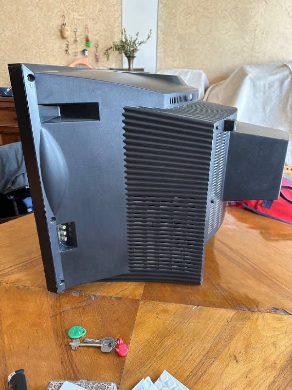 телевизор LG в хорошем состоянии 3