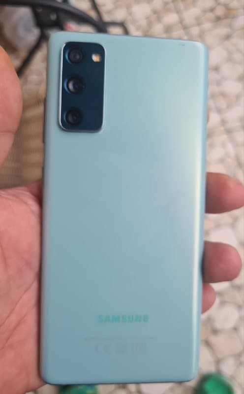 Samsung Galaxy S20 FE телефон 6