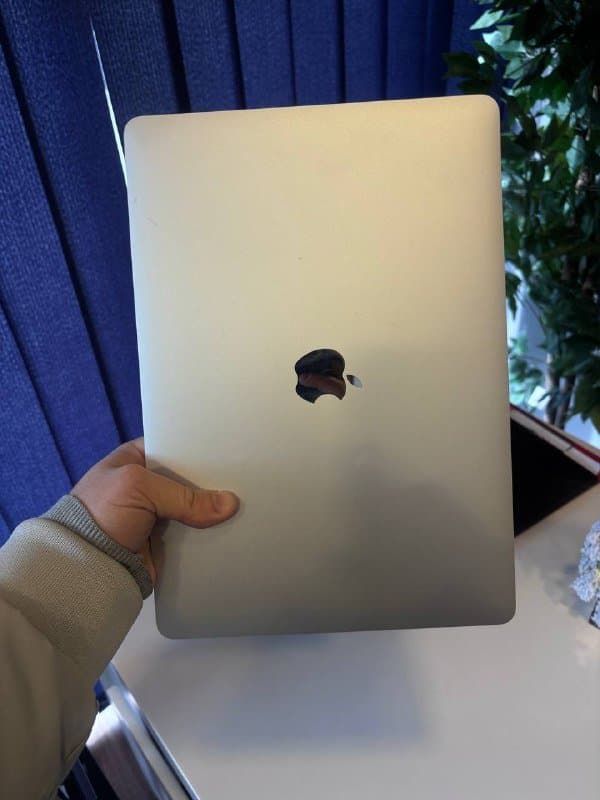 Macbook Pro 2019 i5 8/256 GB 4