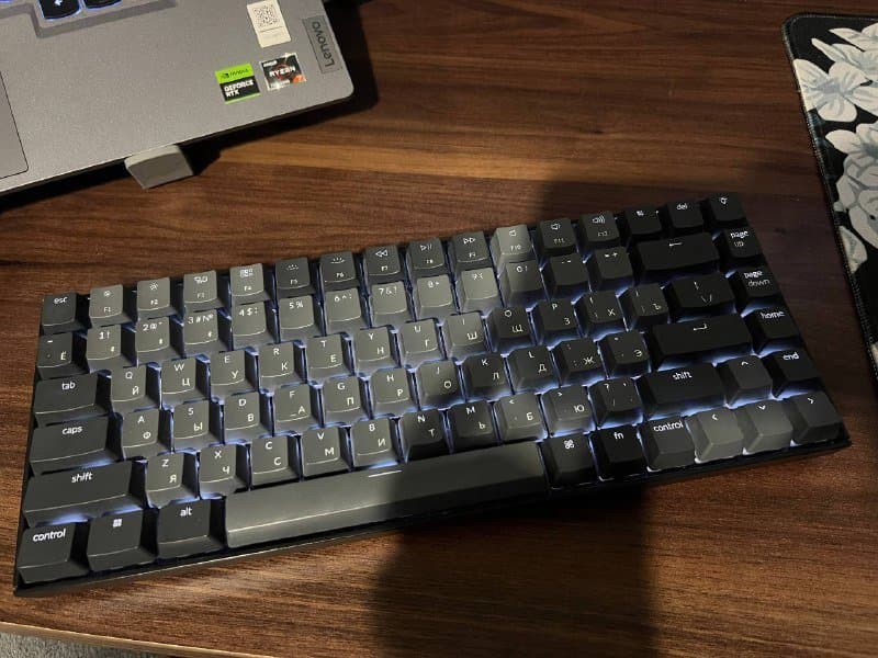 Keychrone K2 с дополнительными кейкапами и пуллером 2