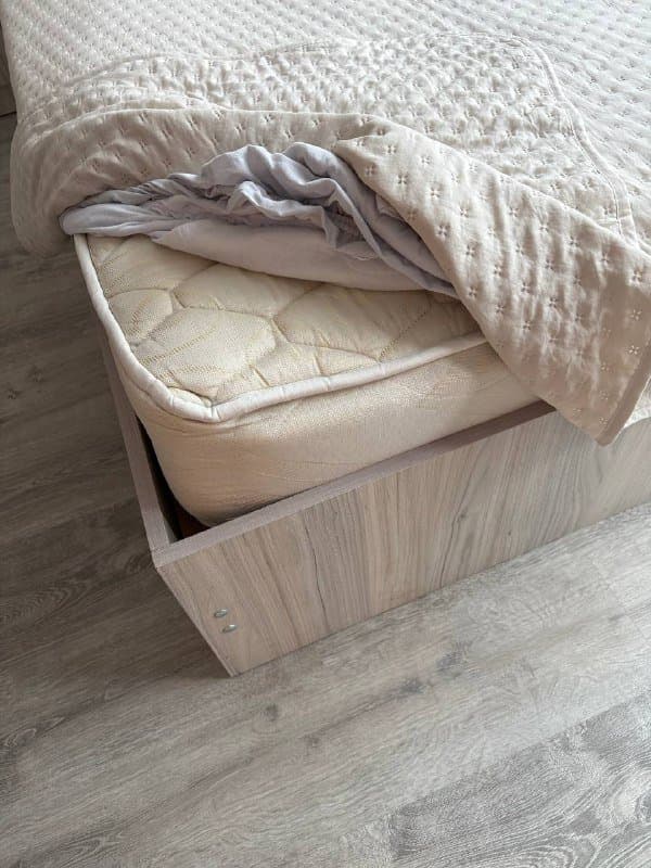 Кровать с матрасом 200 на 200 1