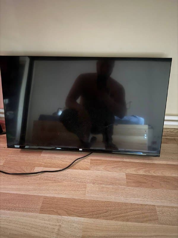 Два телевизора BBS 32 дюйма 1080p