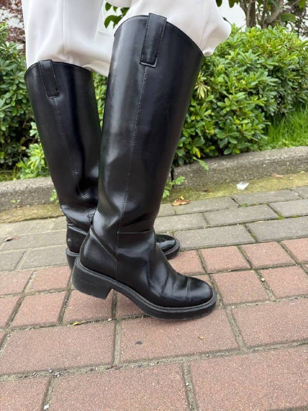 Женские черные кожаные сапоги размер 38