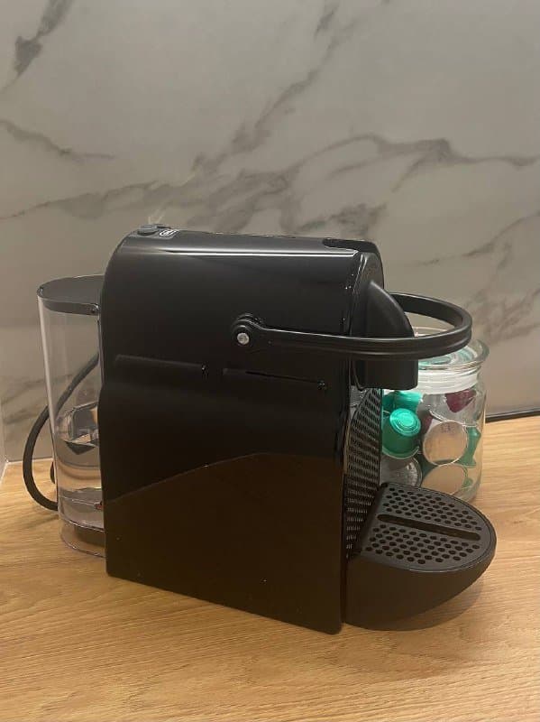 Капсульная кофемашина Nespresso Inissia DeLonghi