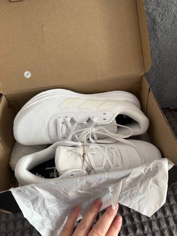 Adidas женские кроссовки размер 37-38