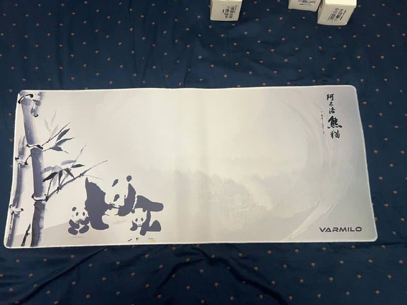 механическая клавиатура Logitech G PRO X, игровые коврики Varmilo 2