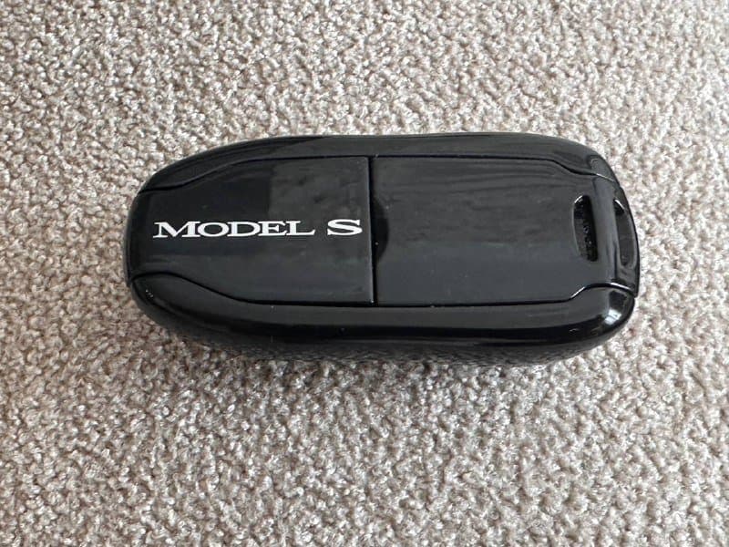 ключи от Tesla Model S 2