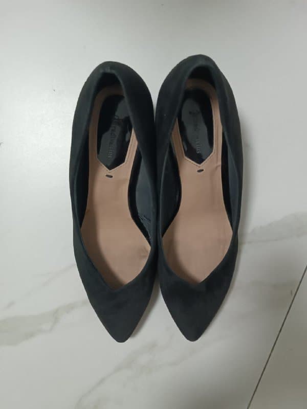 Женская куртка, брюки джинсы, туфли черные женские