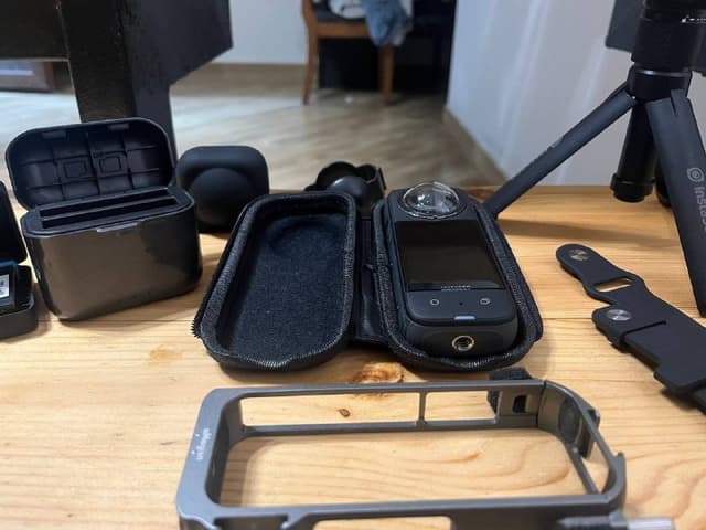 Insta360 x3, аккумуляторы, зарядная станция, пульт, крепления