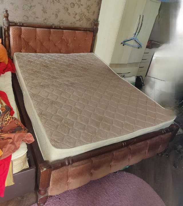 Кровать 140x200 см с каркасом из дерева