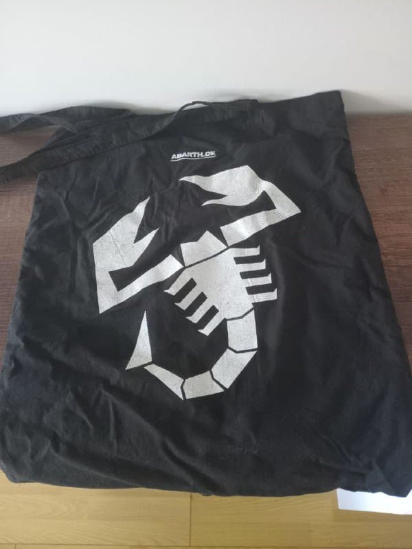 Футболка, кепка, сумка, шнурок, эмблемы, шариковая ручка 4