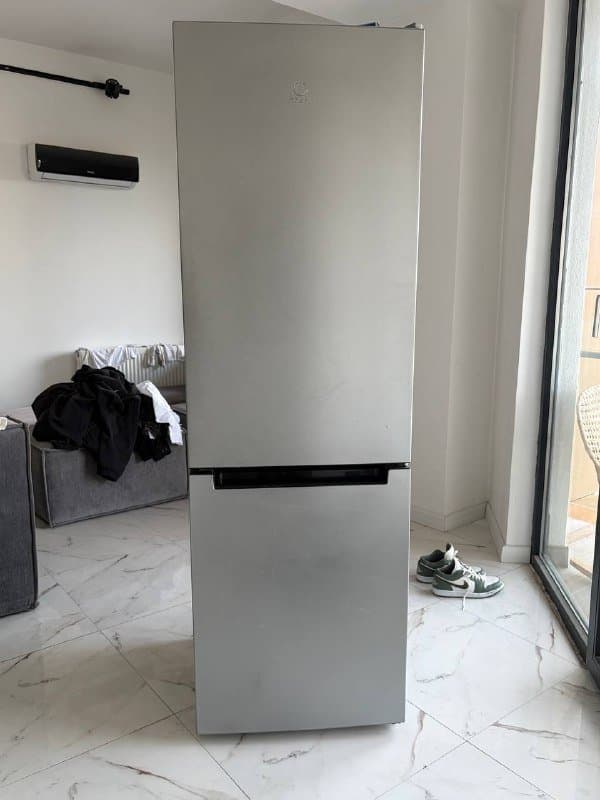 Холодильник Indesit