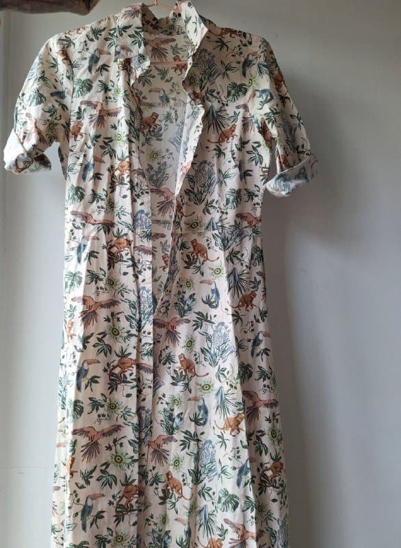 платье Zolla, блестящий свитер, бинты, очки 1