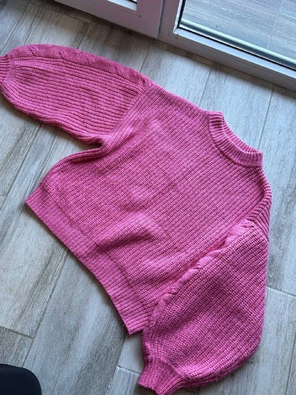 Розовый, зеленый и бежевый свитера размер М